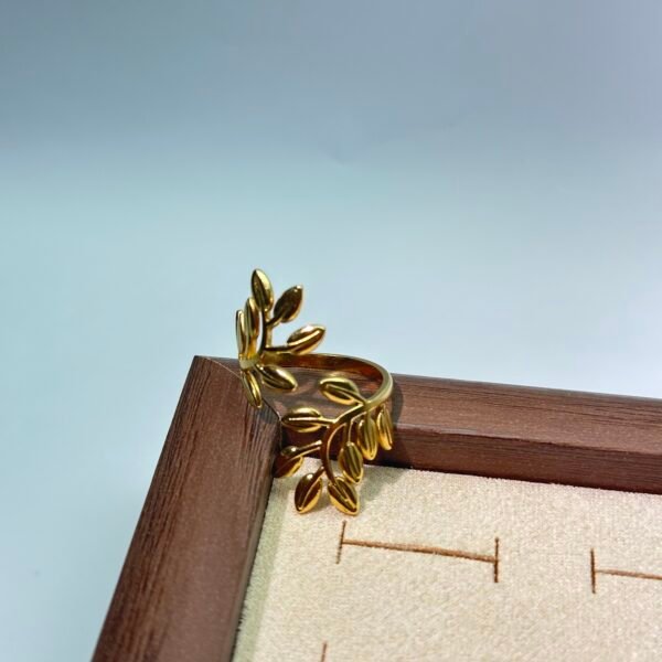 B003 Aurelian Whisper Ring