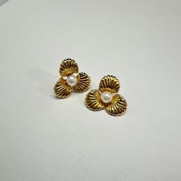 A006 Petite Pearl Bloom Studs