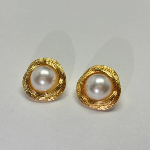 A002 Bohemian Pearl Sculptures
